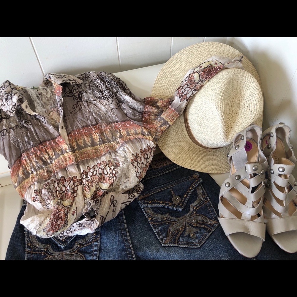 Crinkled lace inset blouse with exotic design M